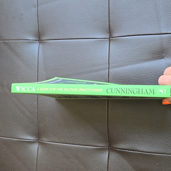 Wicca, a guide for the solitary practitioner book. Non-smoking home - Picture 4 of 4